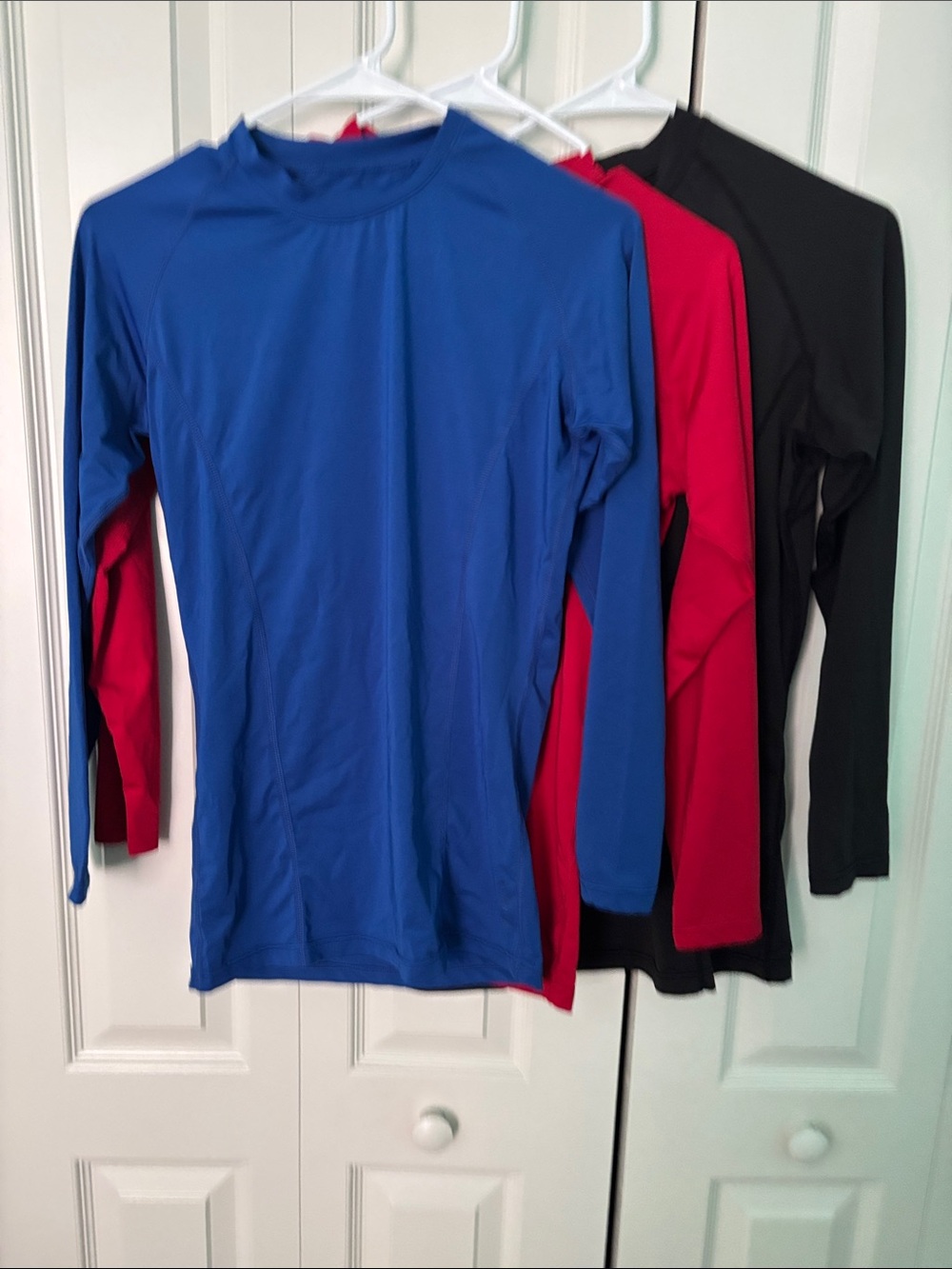Men’s Set of Three Athlio Crew Neck Active Tees in Red, Blue, and Black M Fitted